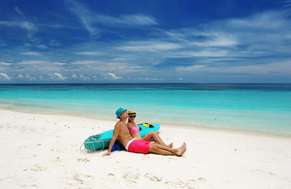 Paar op een strand — Stockfoto