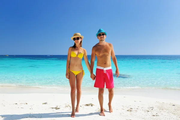 Casal na praia — Fotografia de Stock