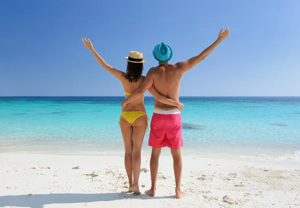 Casal na praia — Fotografia de Stock