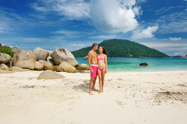 Casal na praia — Fotografia de Stock