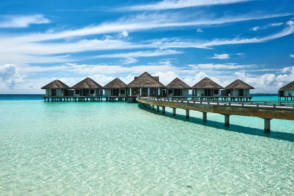 güzel bir plaj su bungalov ile