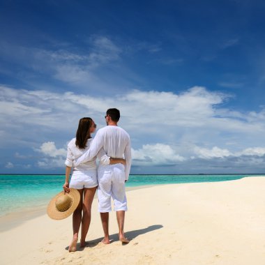 Maldivler bir plajda couple