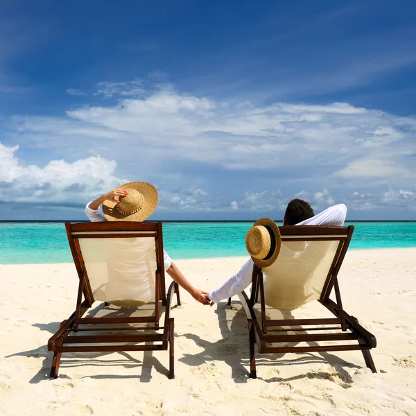 Couple on a beach — Stock Photo, Image