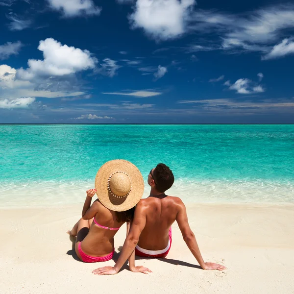 Koppel op een strand op de Malediven Stockfoto