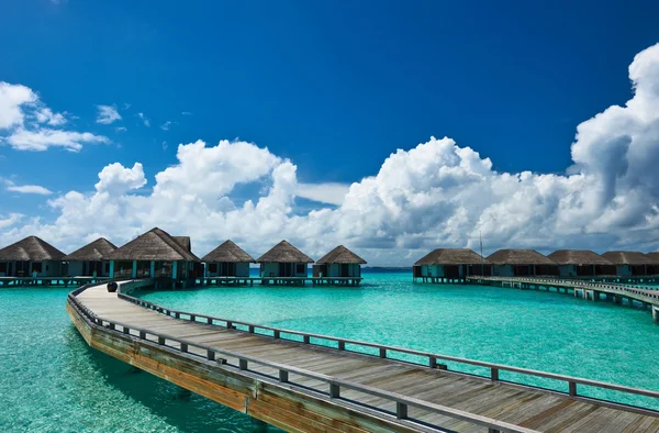 Hermosa playa con bungalows de agua —  Fotos de Stock