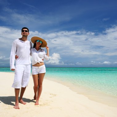Maldivler bir plajda couple