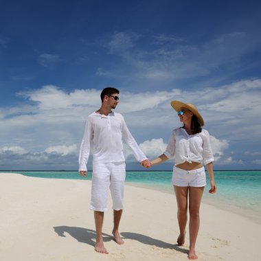 Maldivler bir plajda couple