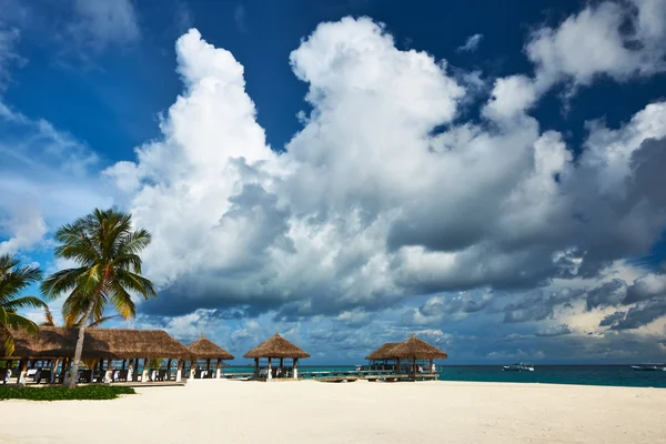 Hermosa playa en Maldivas — Foto de Stock