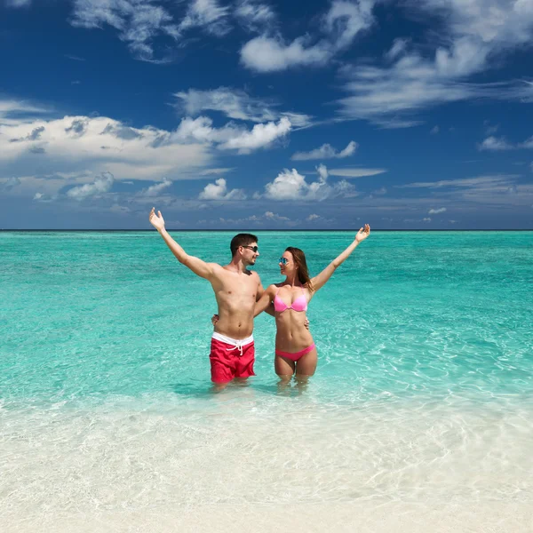 Couple on a beach at Maldives — Stock Photo, Image