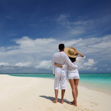 Maldivler bir plajda couple