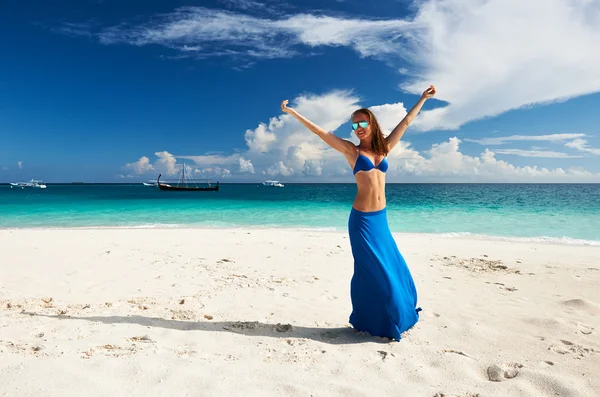 Donna in spiaggia — Foto Stock