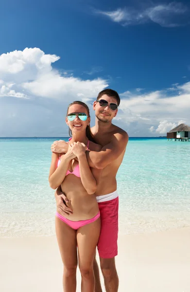 Pareja en una playa en Maldivas —  Fotos de Stock