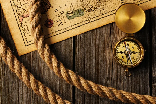 Antique compass and rope over old map — Stock Photo, Image