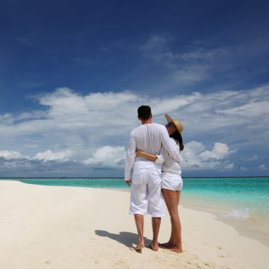 Maldivler bir plajda couple