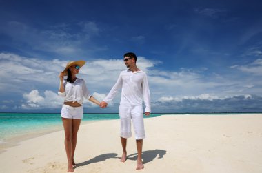 Maldivler bir plajda couple