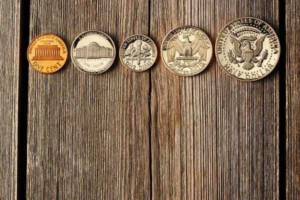 US cent monete su sfondo di legno — Foto Stock