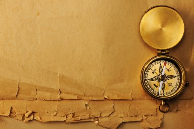 eski arka plan üzerinde Antik pirinç pusula
