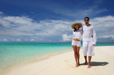 Maldivler bir plajda couple