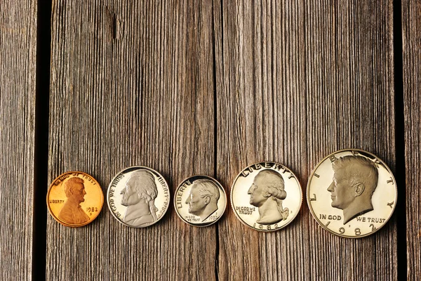 US cent coins over wooden background — Stock Photo, Image