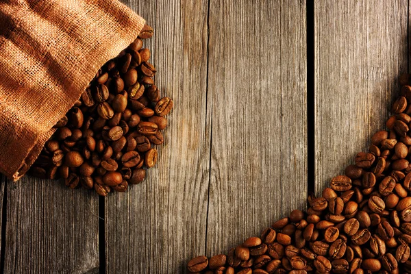 Kaffebönor och väska bakgrund — Stockfoto
