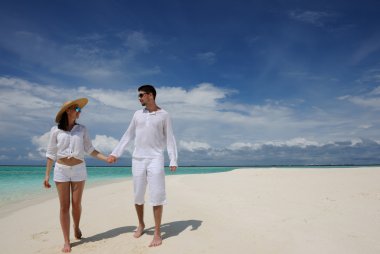 Maldivler bir plajda couple