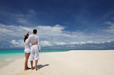 Maldivler bir plajda couple