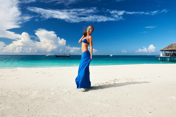 Femme à la plage — Photo