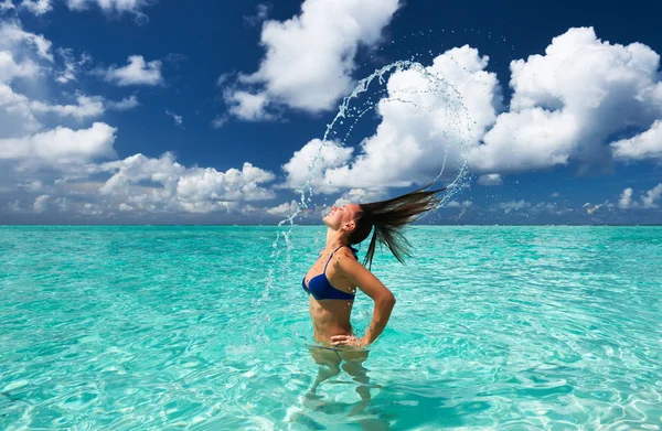 Kadın saçları okyanus su — Stok fotoğraf
