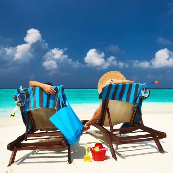 Pareja en una playa — Foto de Stock