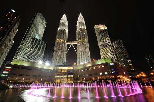 Stadens silhuett av kuala lumpur, malaysia. Petronas twin towers. — Stockfoto