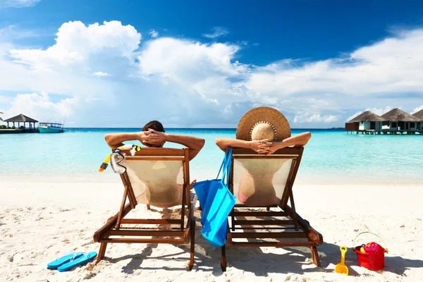 Casal na praia — Fotografia de Stock