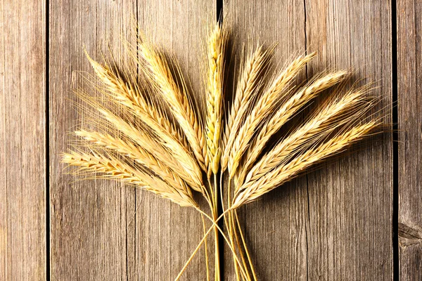 Rye spikelets over wooden background — Stock Photo, Image
