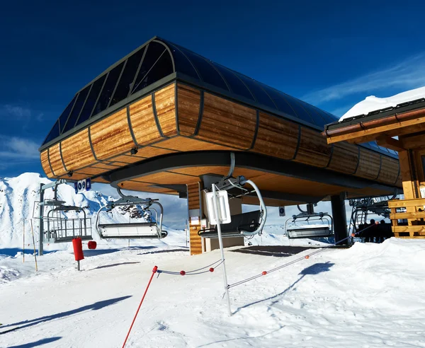 Ski lift station — Stockfoto