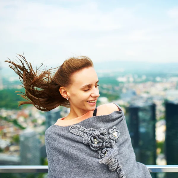 Mujer en la ciudad — Foto de Stock