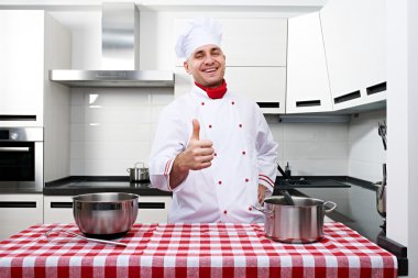 erkek chef mutfak at
