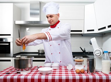 erkek chef mutfak at