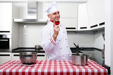 erkek chef mutfak at