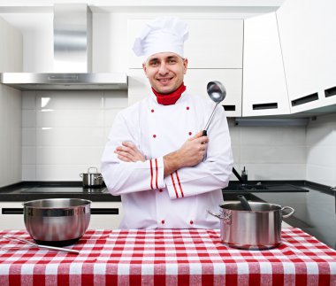 erkek chef mutfak at
