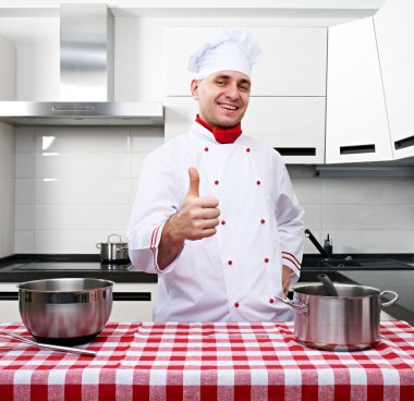 erkek chef mutfak at