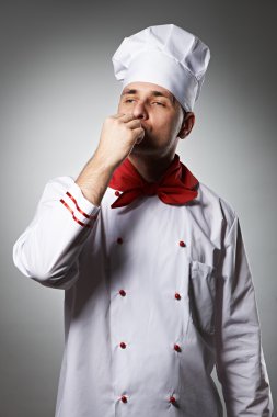 erkek aşçı parmak öpüşme