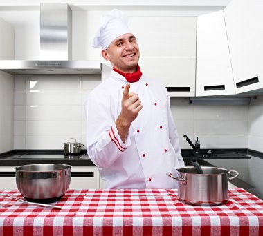 erkek chef mutfak at