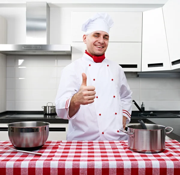 Chef maschile in cucina — Foto Stock