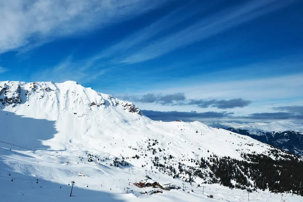 Montagne con neve in inverno — Foto Stock