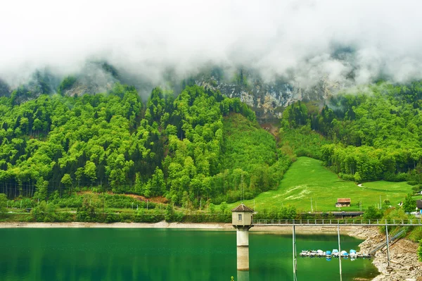 Гірське озеро у Швейцарії — стокове фото