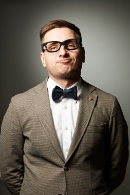 Kendine güvenen nerd