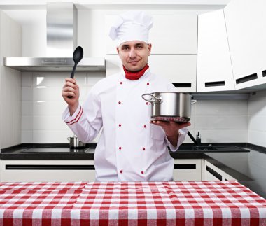 erkek chef mutfak at