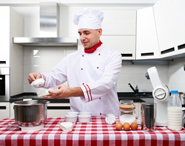 erkek chef mutfak at