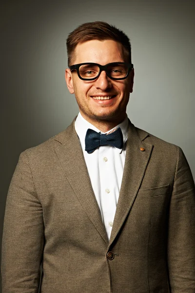 Αυτοπεποίθηση nerd σε γυαλιά και παπιγιόν — Φωτογραφία Αρχείου