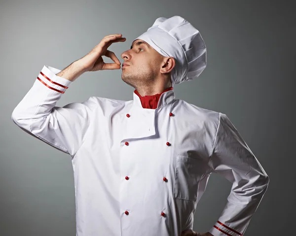 Mužský šéfkuchař líbat prsty — Stock fotografie