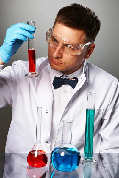 Cientista em laboratório — Fotografia de Stock